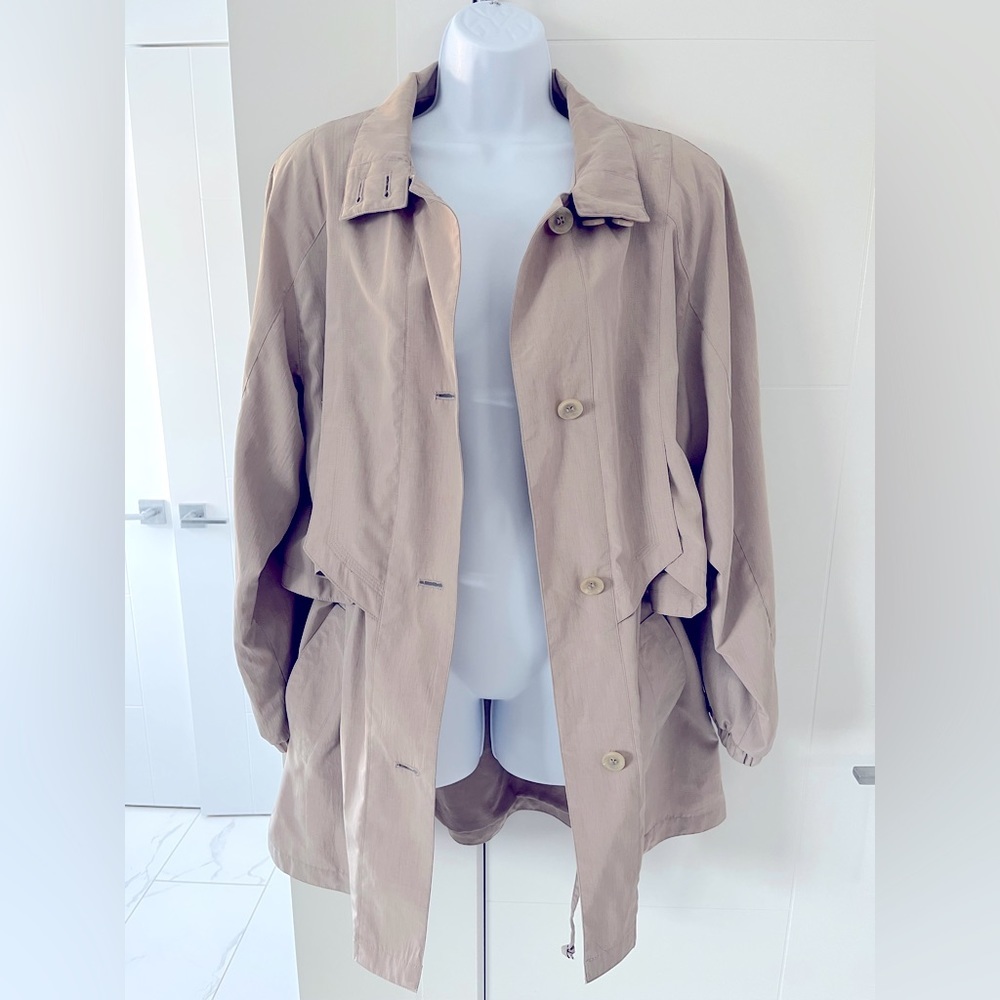 London Fog/ Trench coat/ Jacket/ Tan/Size US M